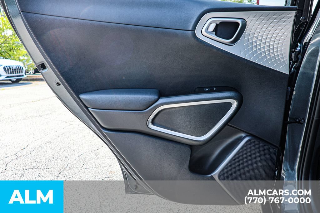 Used 2025 Kia Soul LX w/ LX Technology Package FWD image 46