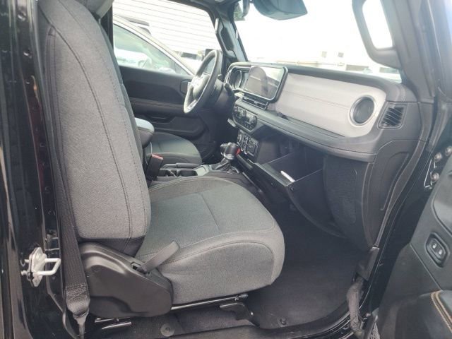 Used 2025 Jeep Wrangler Sahara 4xe w/ Safety Group image 16