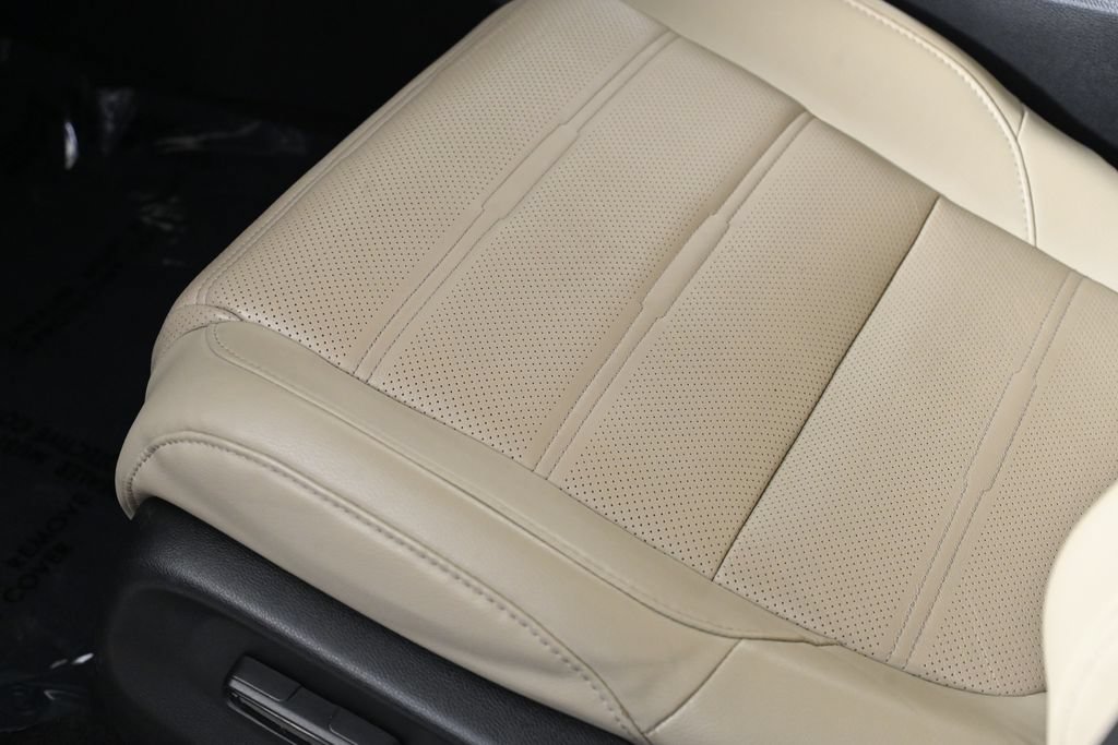 Used 2018 Honda CR-V Touring image 23