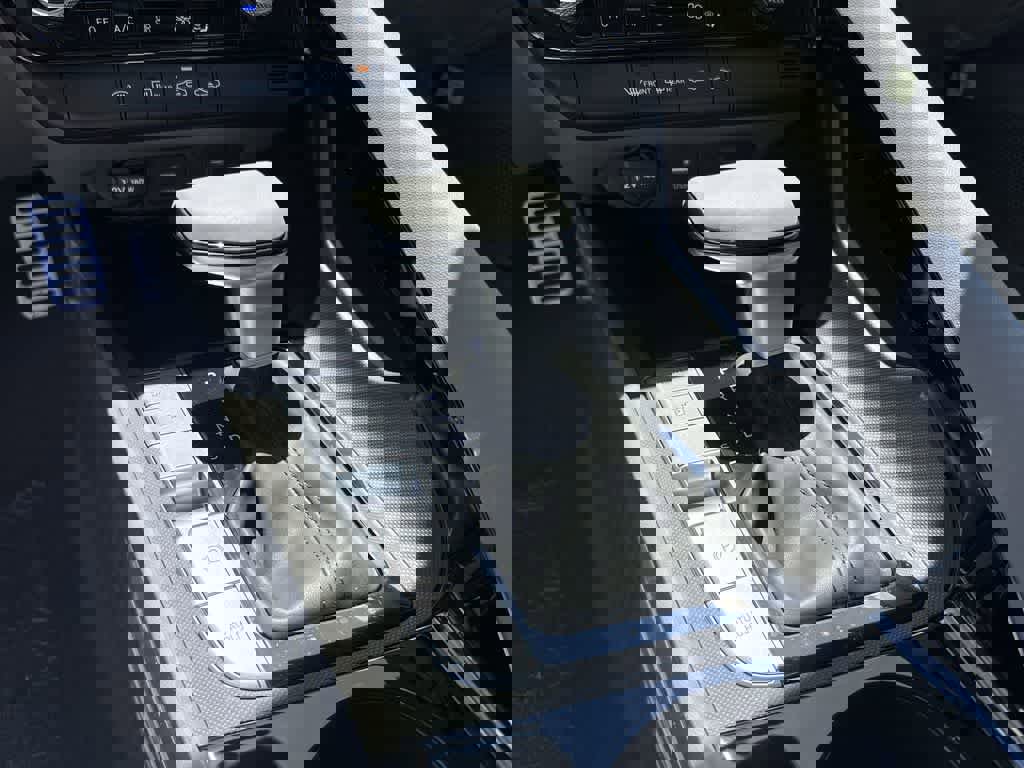 New 2025 Hyundai Elantra SEL image 31