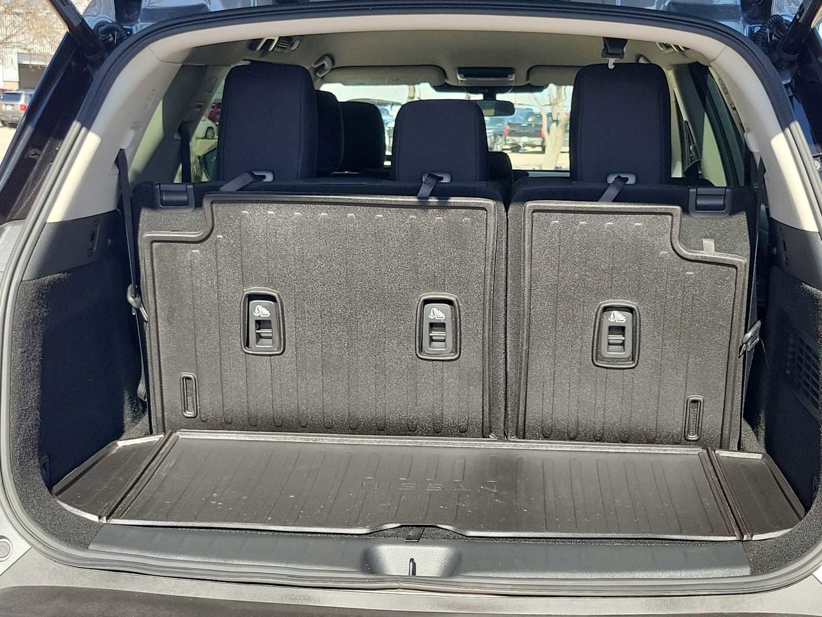 Used 2025 Nissan Pathfinder SV w/ Cargo Package image 15