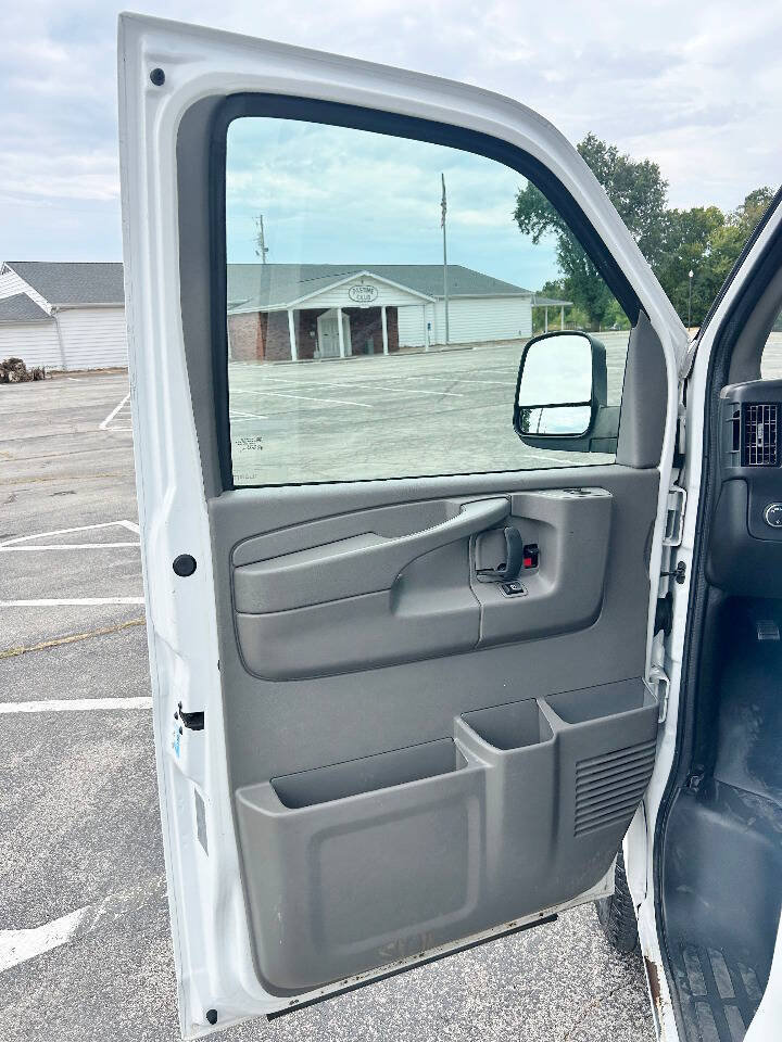 Used 2015 Chevrolet Express 3500 RWD image 9