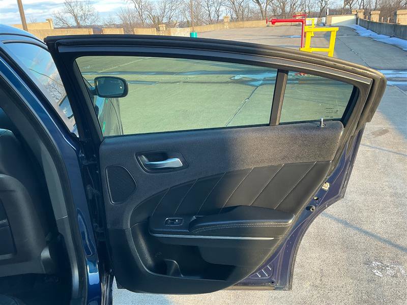 Used 2016 Dodge Charger SXT w/ AWD Premium Group image 39