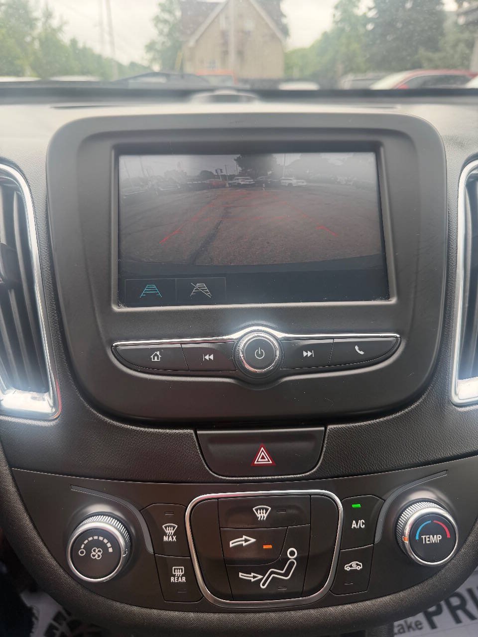 Used 2017 Chevrolet Malibu LT FWD image 29