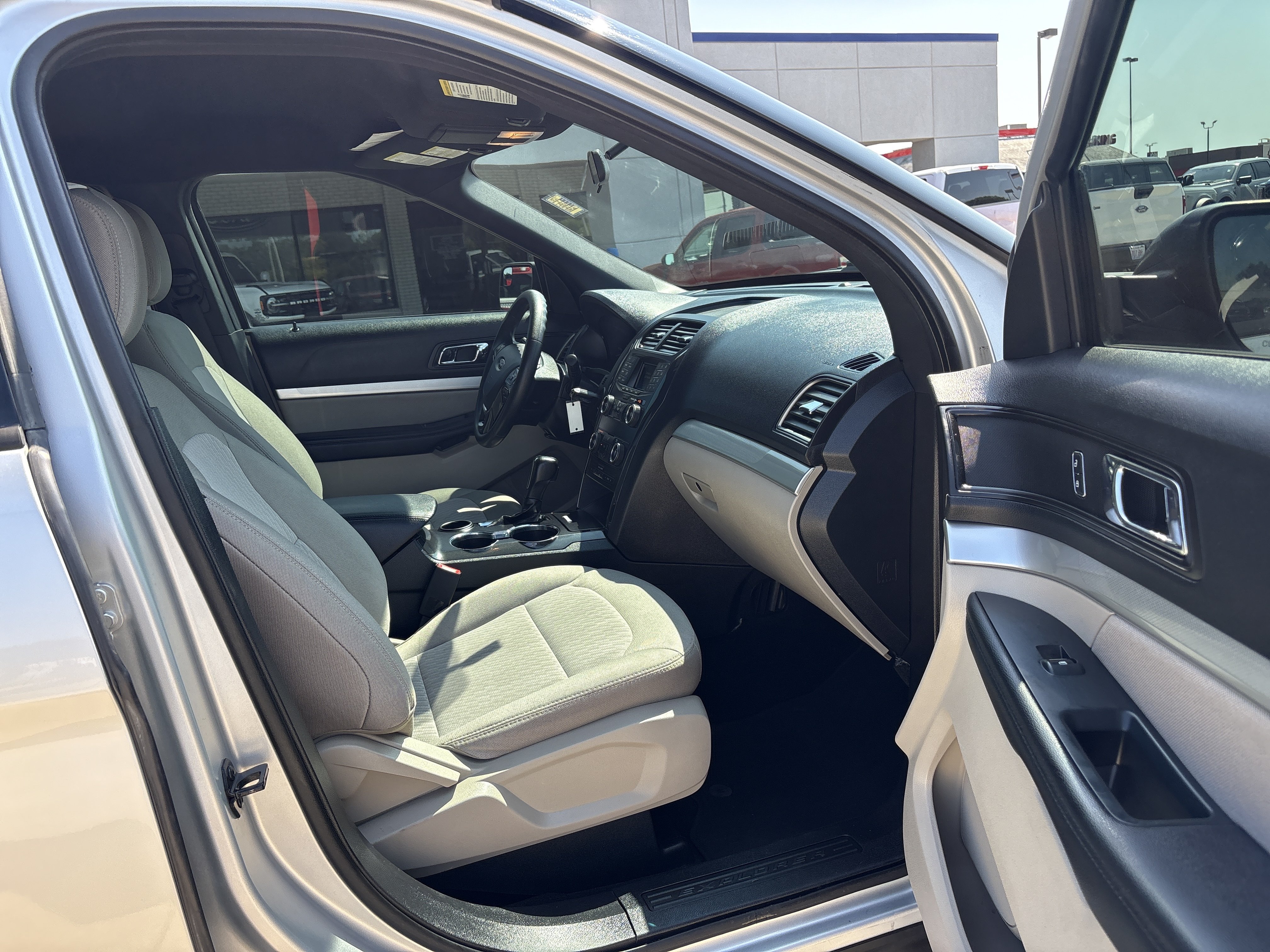 Used 2018 Ford Explorer FWD image 12