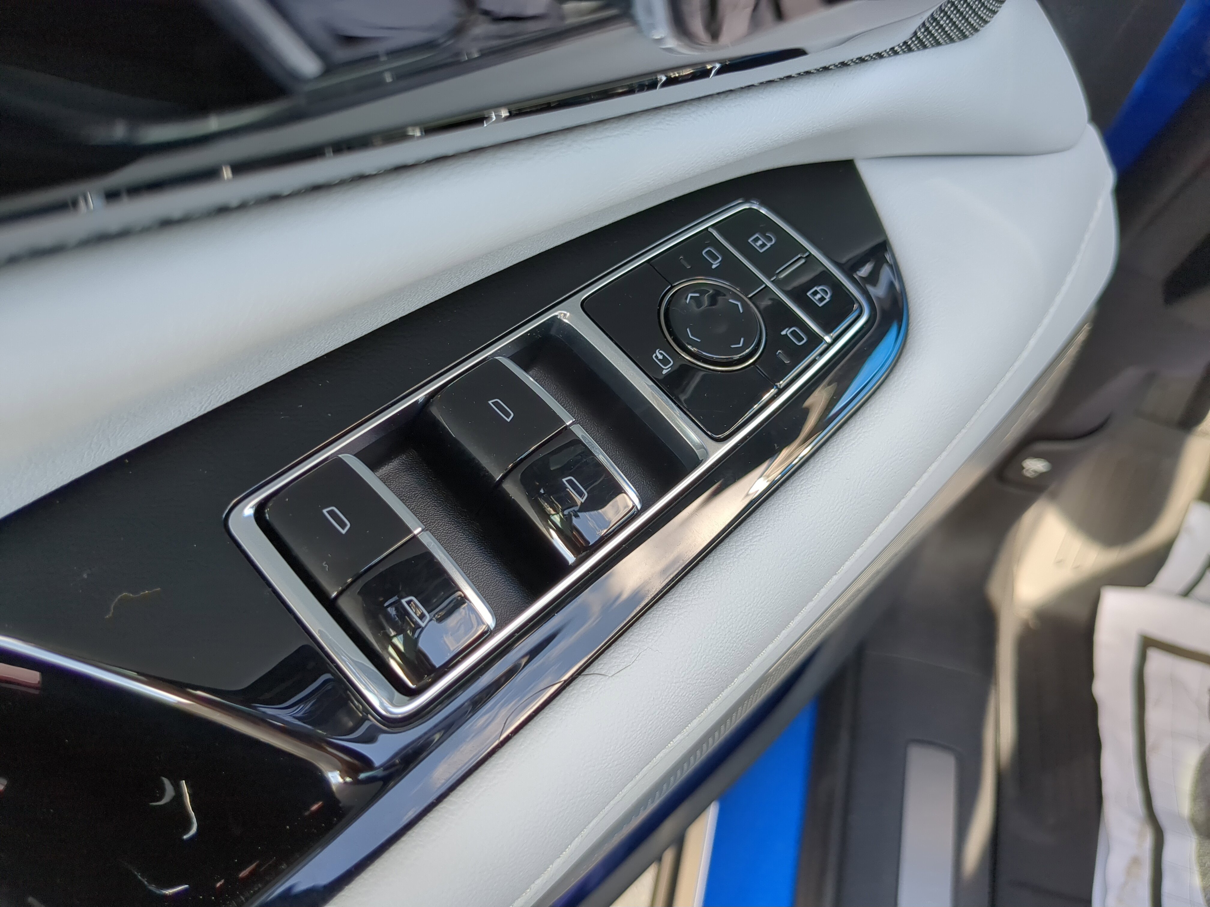 New 2026 Cadillac Optiq Luxury 1 image 17