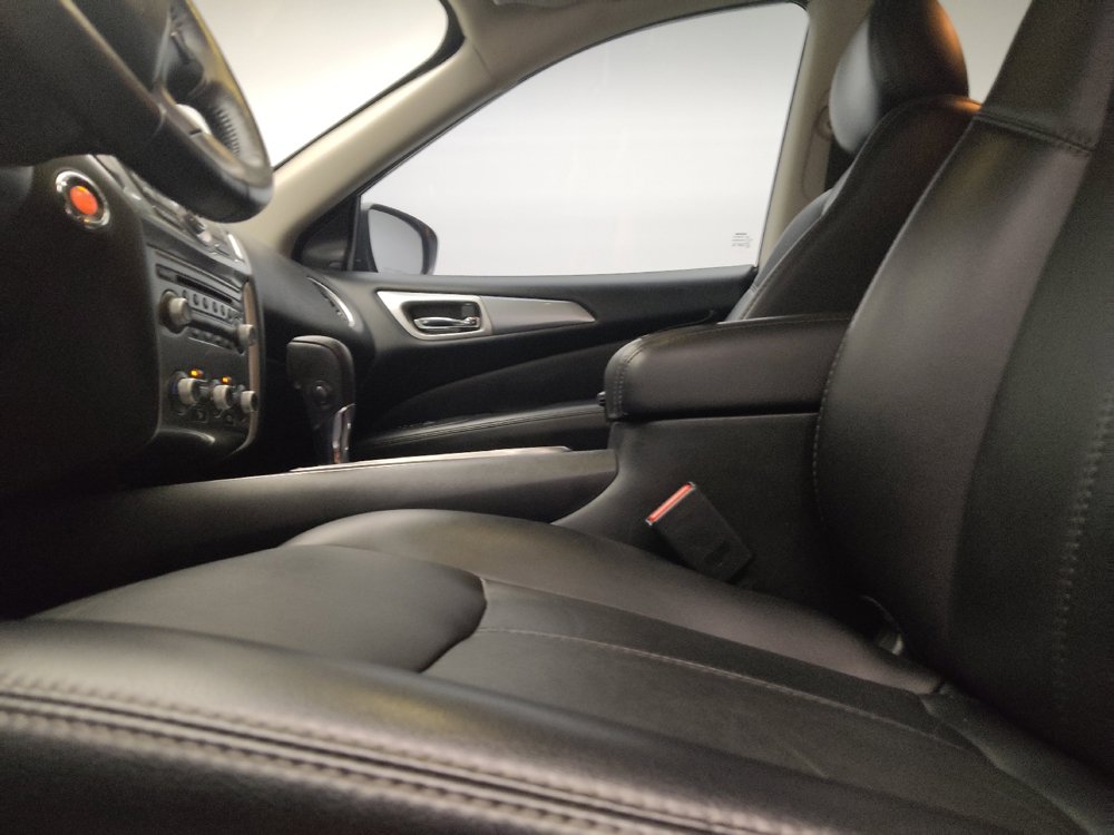 Used 2019 Nissan Pathfinder SL FWD image 17