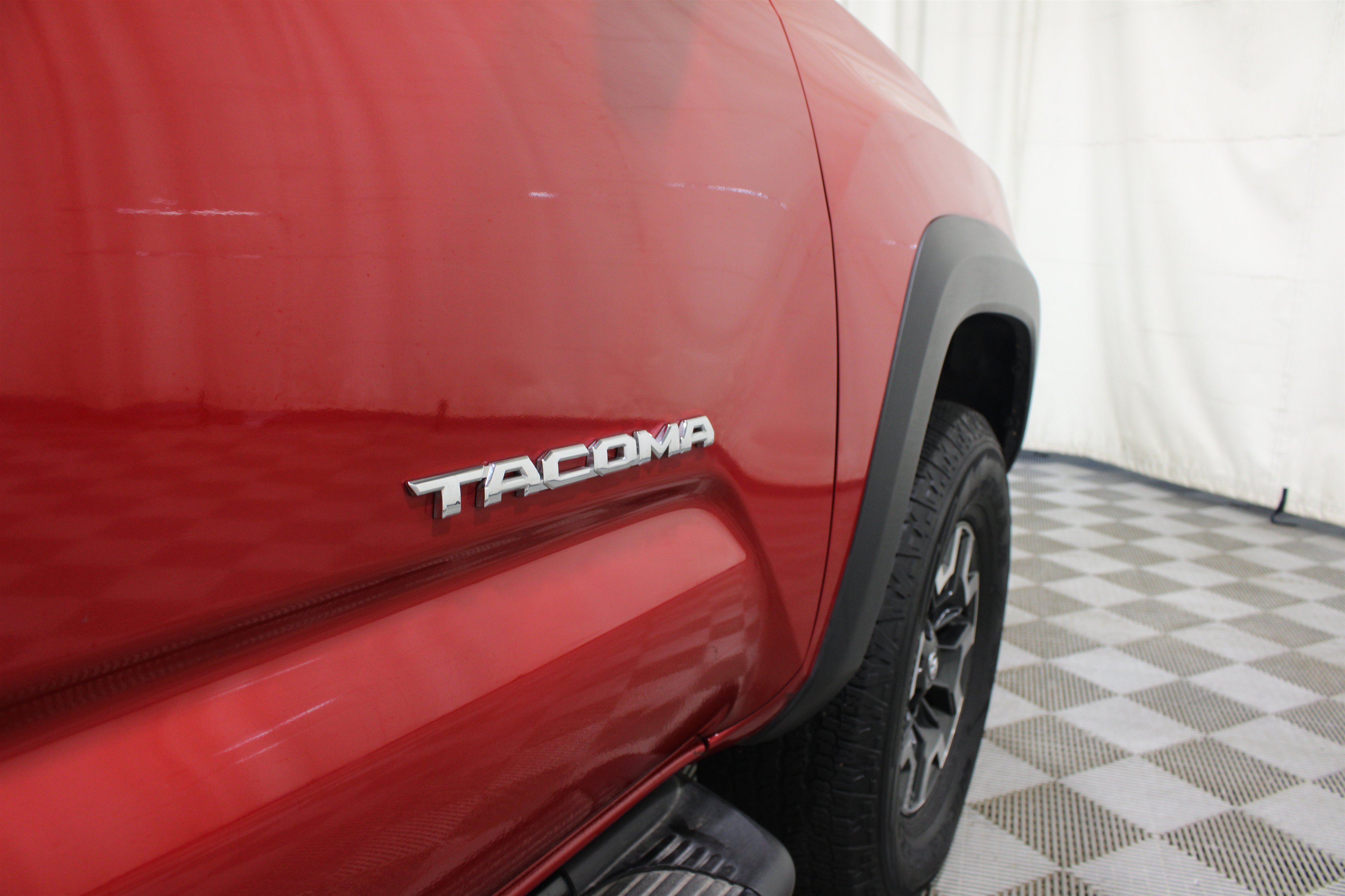 Used 2018 Toyota Tacoma TRD Off-Road w/ Technology Package AWD/4WD image 27