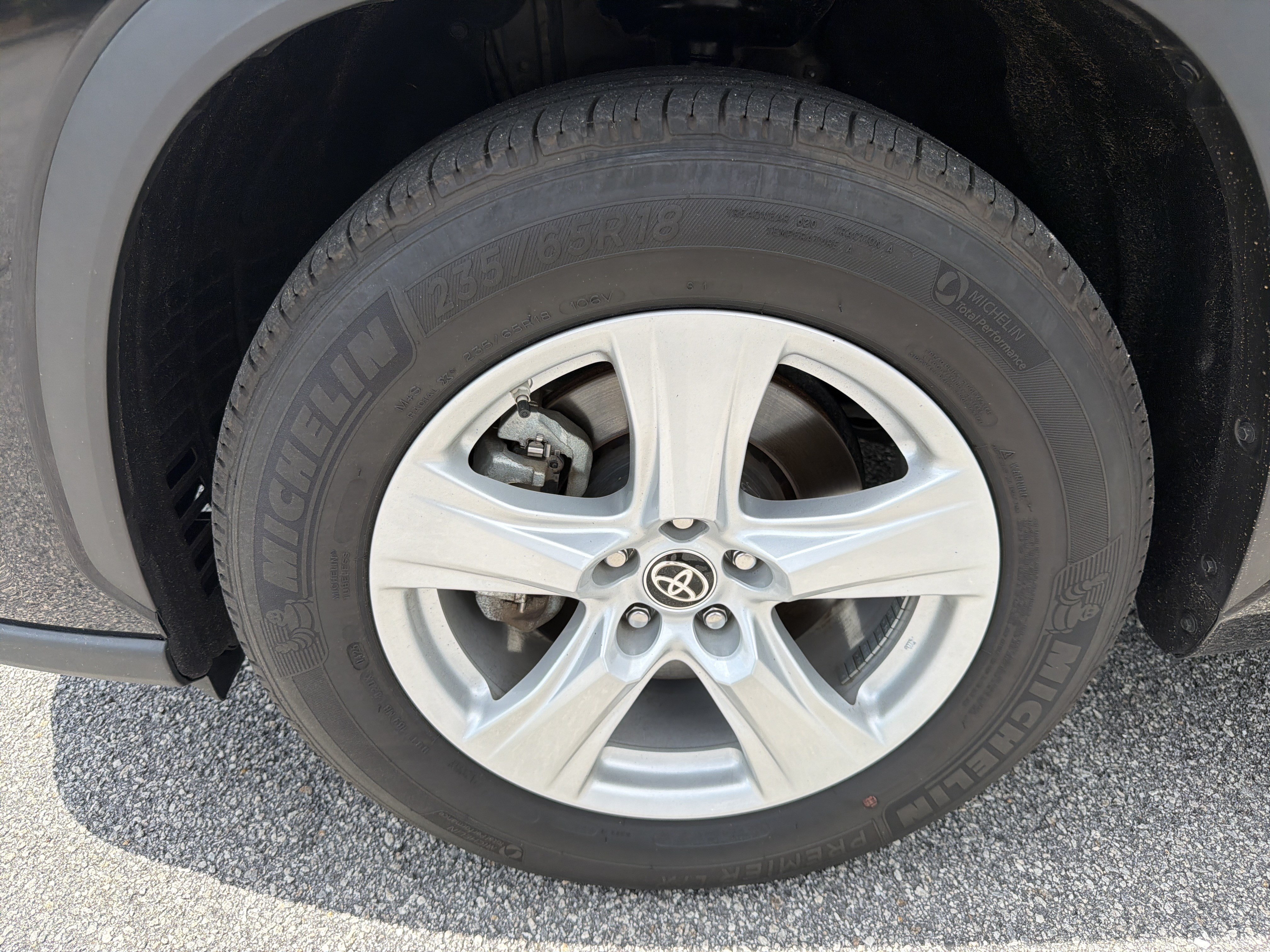 Certified 2025 Toyota Highlander LE FWD image 21