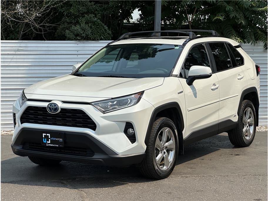 Used 2021 Toyota RAV4 XLE Premium AWD/4WD image 6