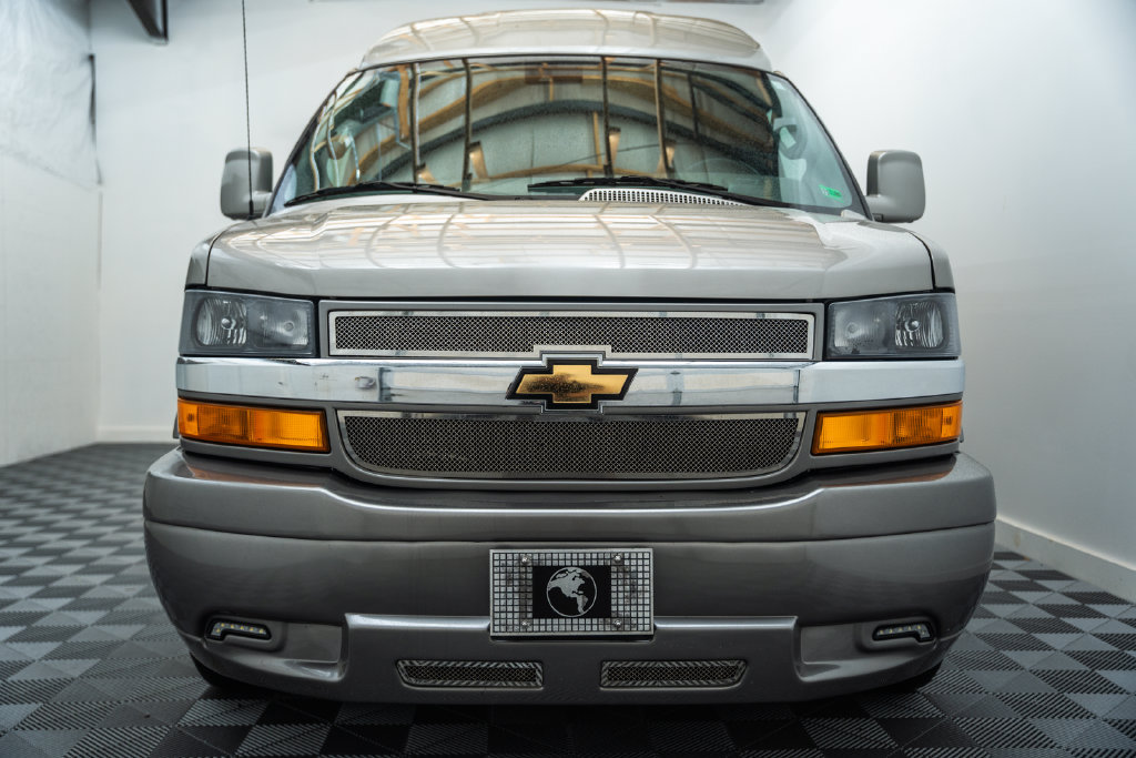 Used 2025 Chevrolet Express 2500 w/ Driver Convenience Package RWD image 2