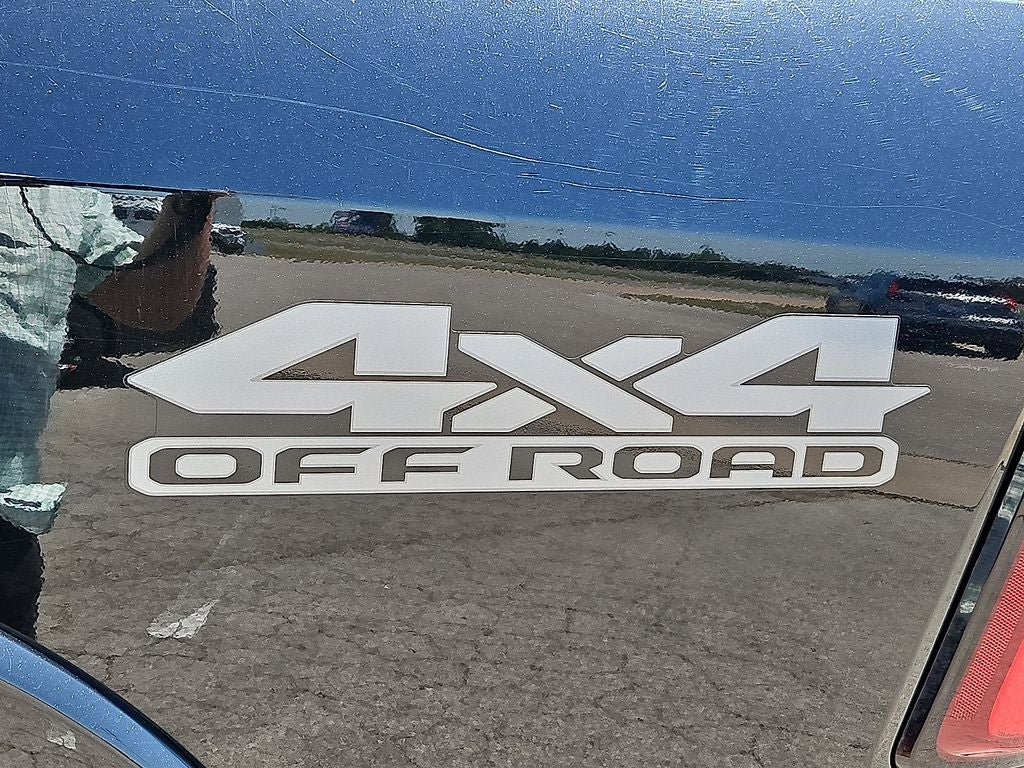 Used 2019 RAM 2500 Laramie w/ Black Appearance Package AWD/4WD image 17