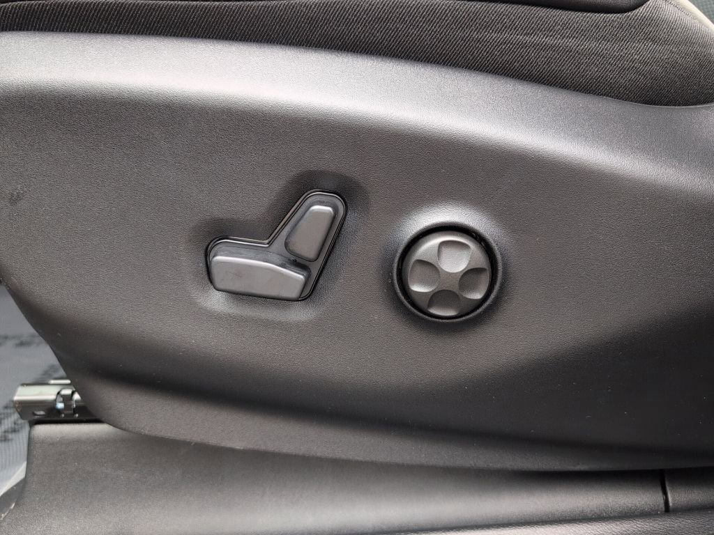 New 2026 Chrysler Pacifica Limited AWD/4WD image 26