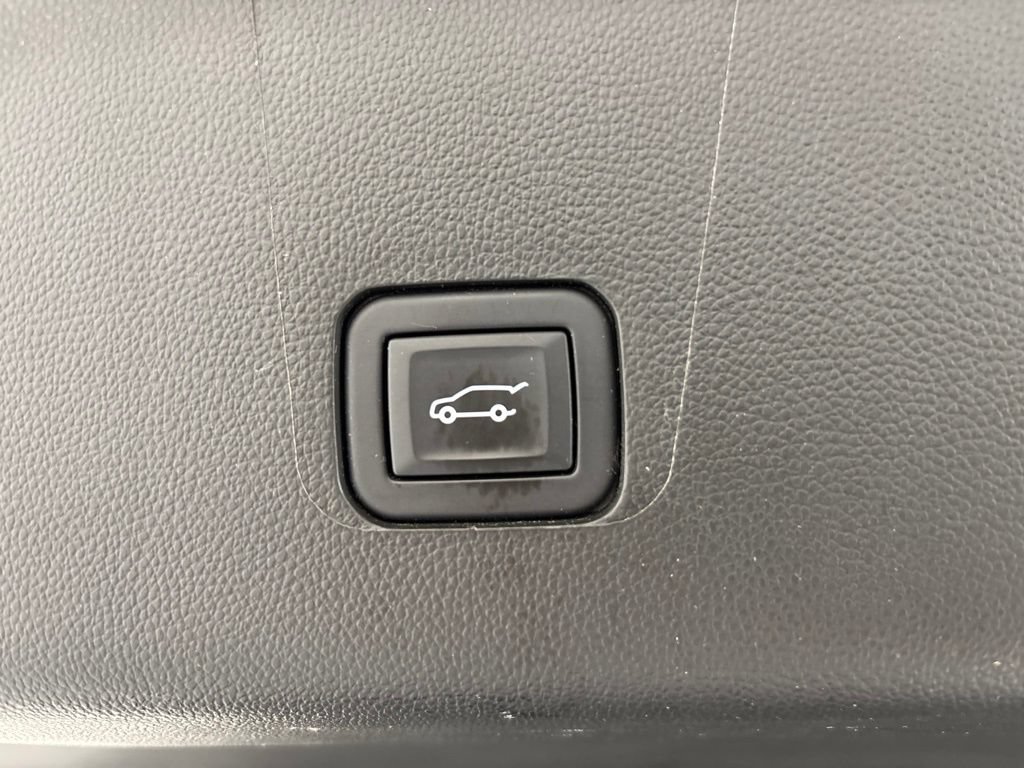 Used 2023 Chevrolet Traverse LT w/ LT Premium Package AWD/4WD image 60