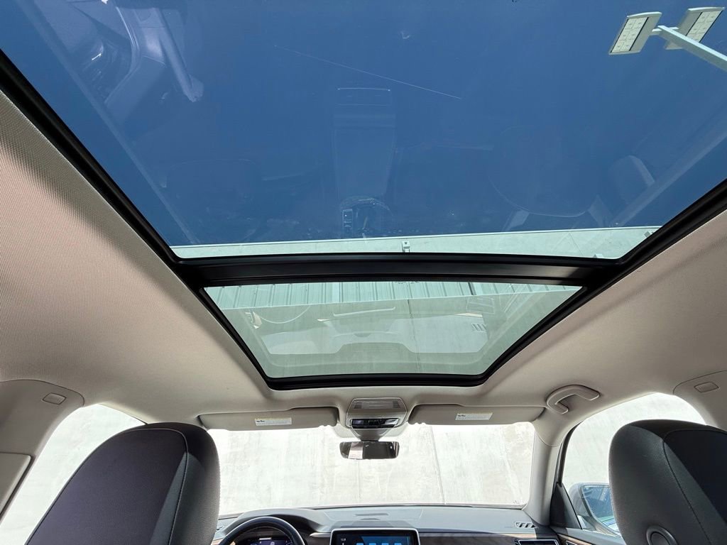 Certified 2025 Volkswagen Atlas SE image 7