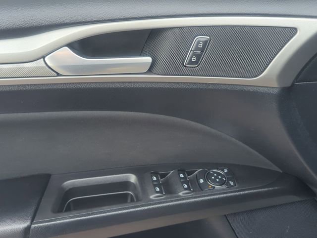 Used 2020 Ford Fusion SE image 13