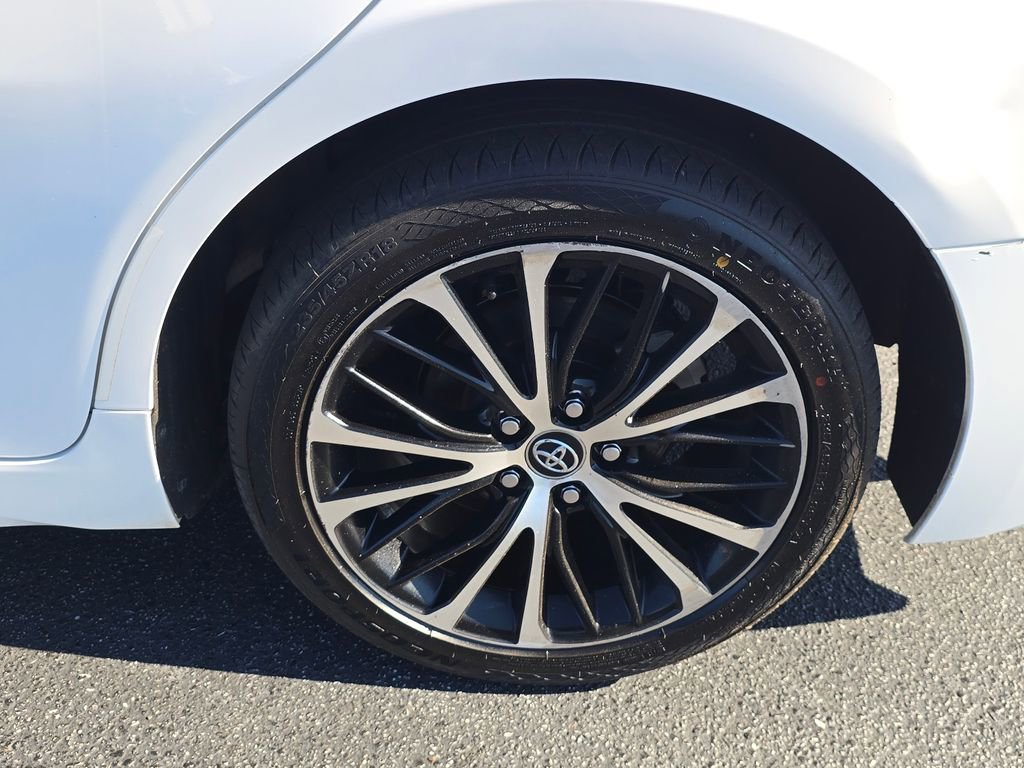 Used 2020 Toyota Camry SE FWD image 12