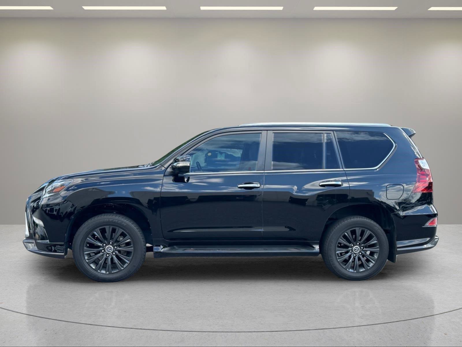 Used 2022 Lexus GX 460 Luxury w/ Sport Design Package AWD/4WD image 2