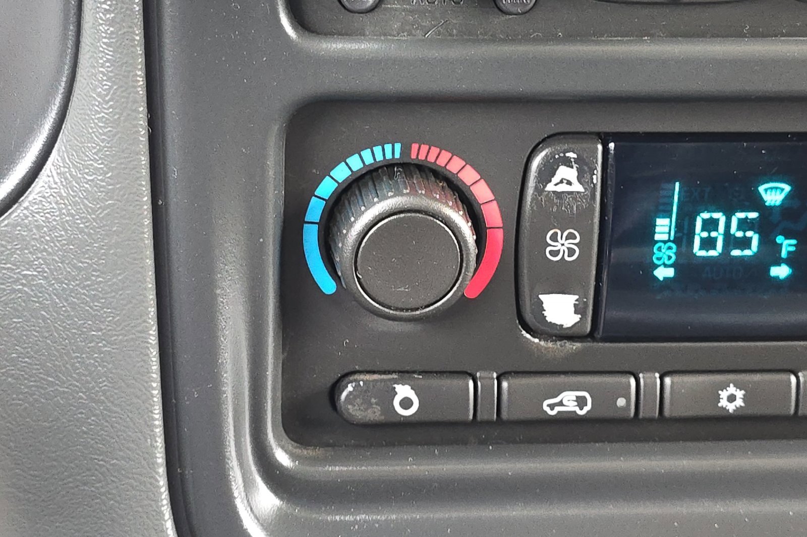 Used 2006 Chevrolet Silverado 2500 LT w/ Heavy-Duty Power Package image 26