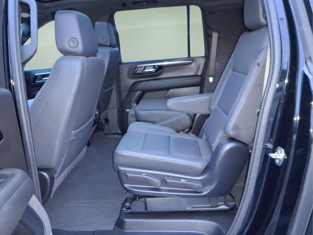 Used 2025 Chevrolet Suburban Z71 w/ Comfort Package AWD/4WD image 16