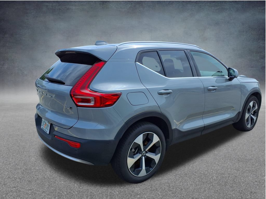 Used 2025 Volvo XC40 B5 Plus AWD/4WD image 7