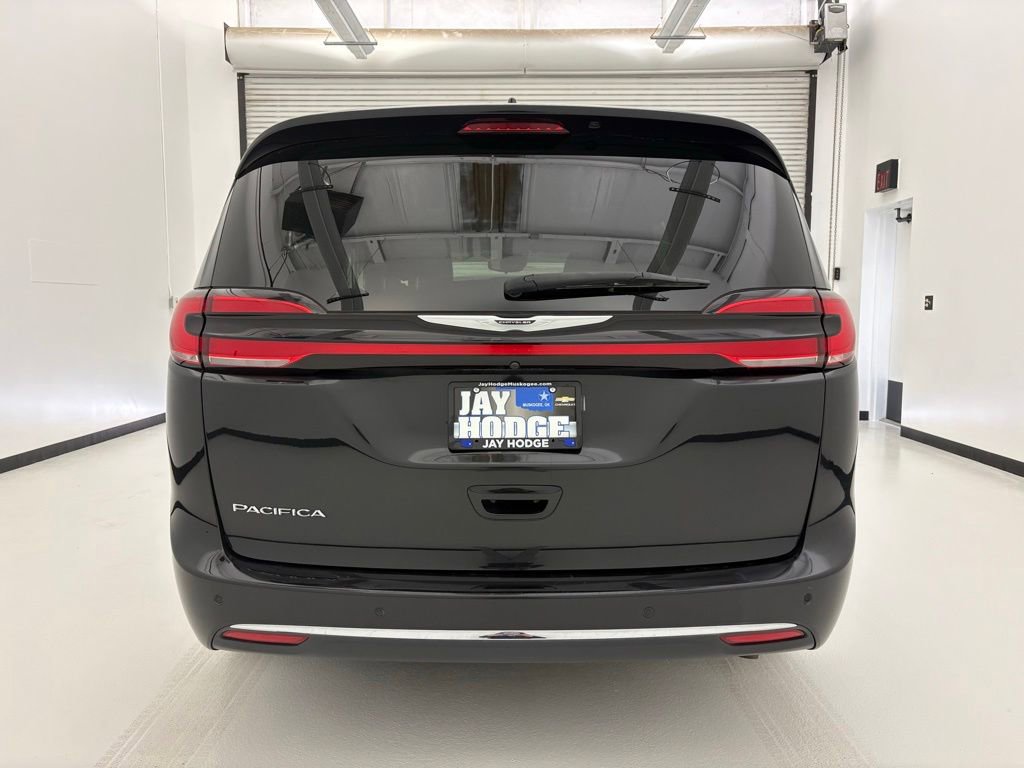 Used 2023 Chrysler Pacifica Touring-L FWD image 20