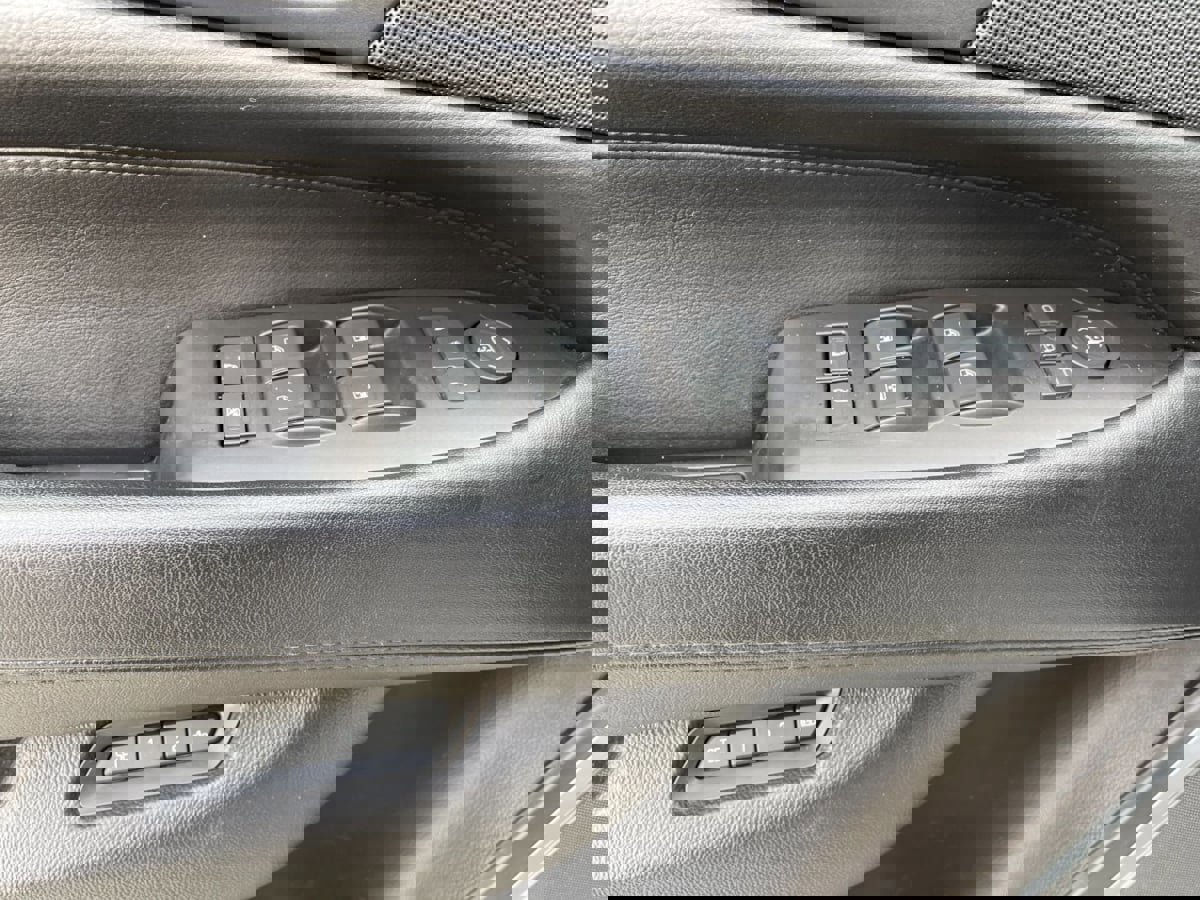 Used 2017 Cadillac Escalade ESV Luxury AWD/4WD image 21