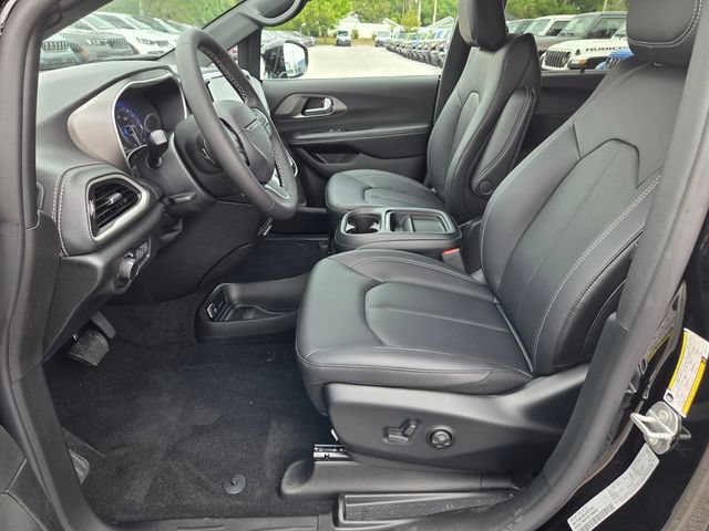 New 2027 Chrysler Pacifica Select FWD image 3