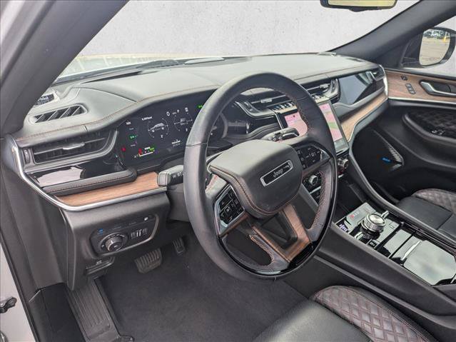 Used 2022 Jeep Grand Cherokee Summit w/ Advanced Protech Group IV AWD/4WD image 15