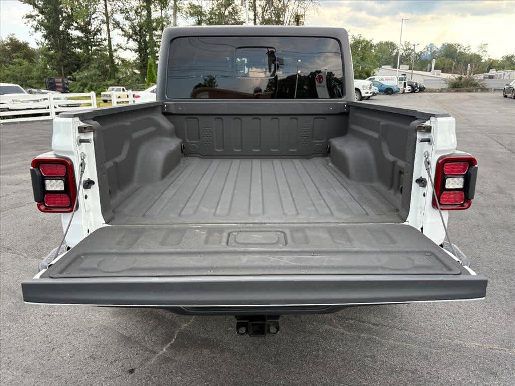 Used 2024 Jeep Gladiator Mojave w/ Technology Group AWD/4WD image 30