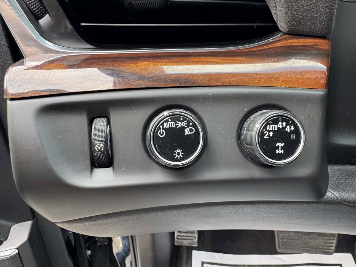 Used 2017 Cadillac Escalade Luxury AWD/4WD image 9