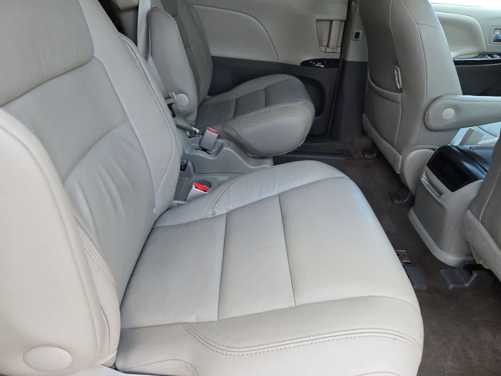 Used 2015 Toyota Sienna XLE w/ XLE Navigation Package FWD image 20