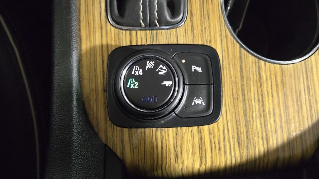 Used 2018 GMC Acadia Denali w/ LPO, Cargo Package image 15