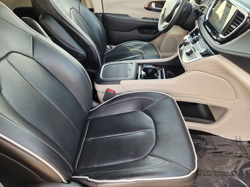 Used 2023 Chrysler Pacifica Limited image 14