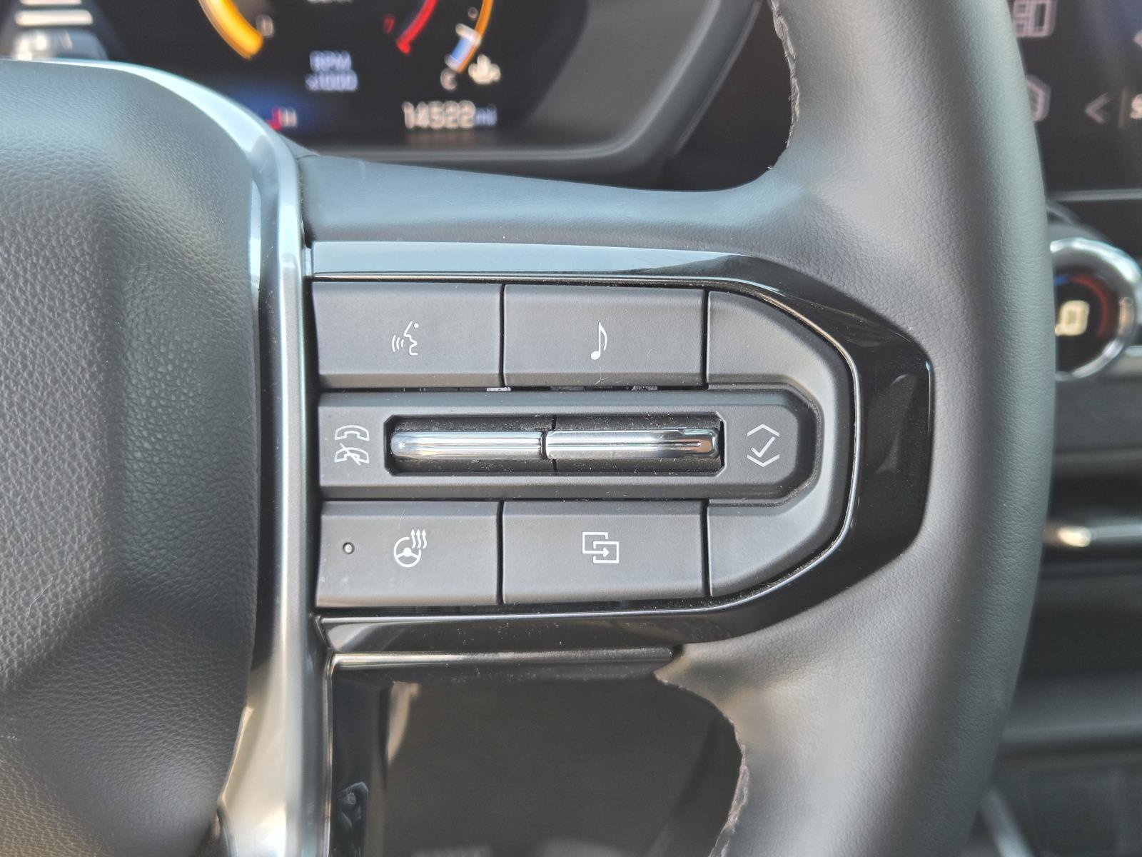 Used 2025 Chevrolet Colorado Trail Boss AWD/4WD image 18