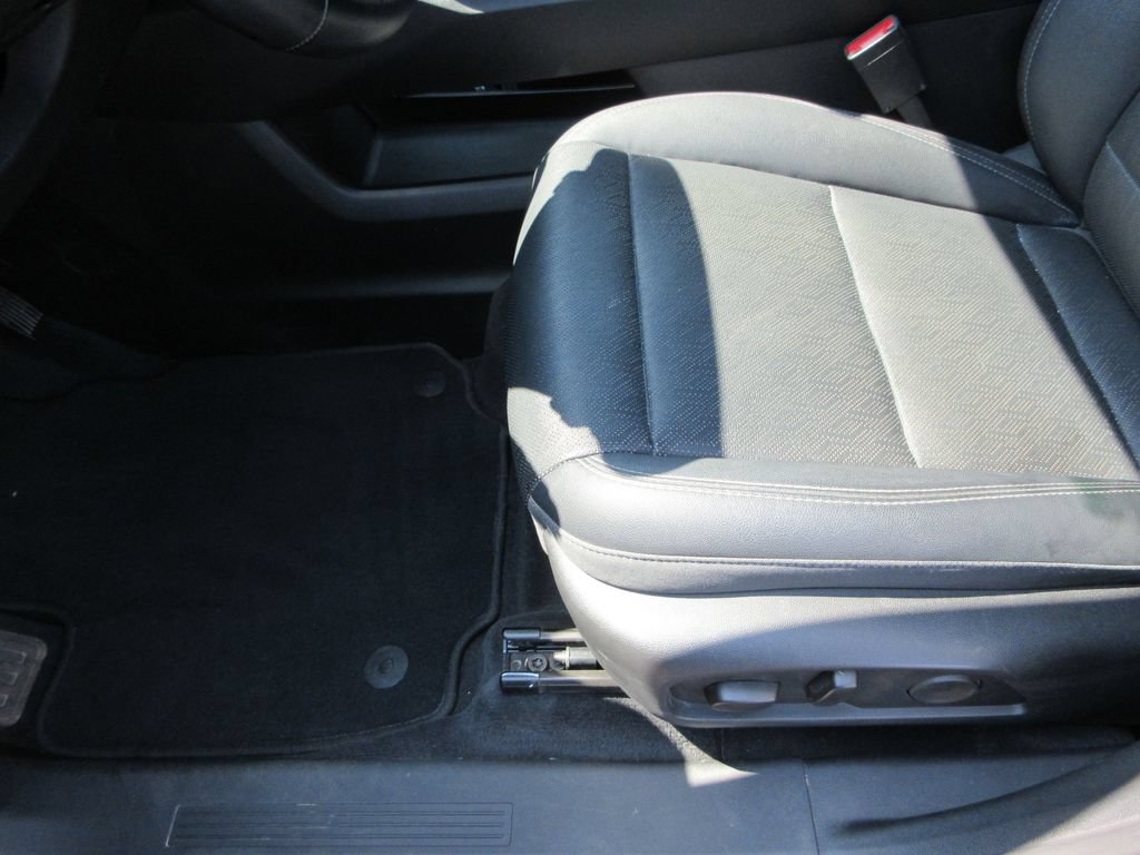 Certified 2025 Chevrolet Equinox LT w/ Convenience Package II FWD image 20