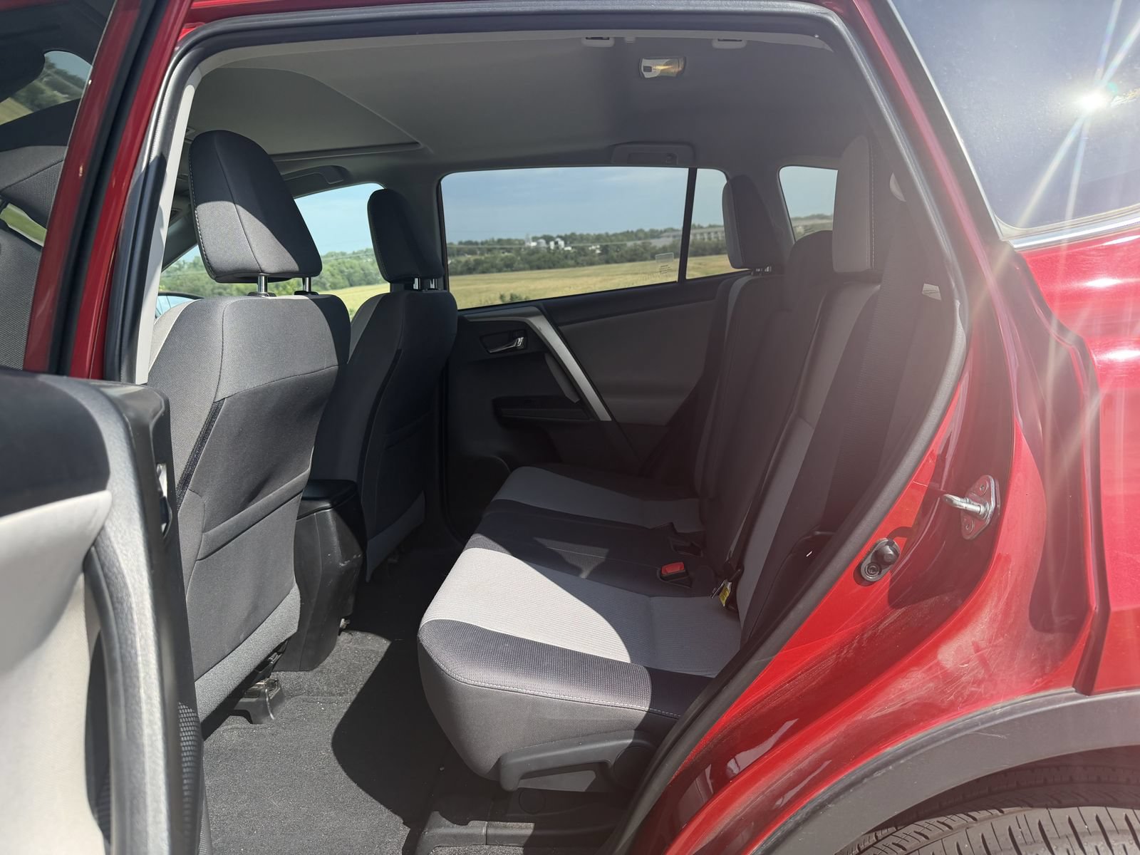 Used 2014 Toyota RAV4 XLE AWD/4WD image 5