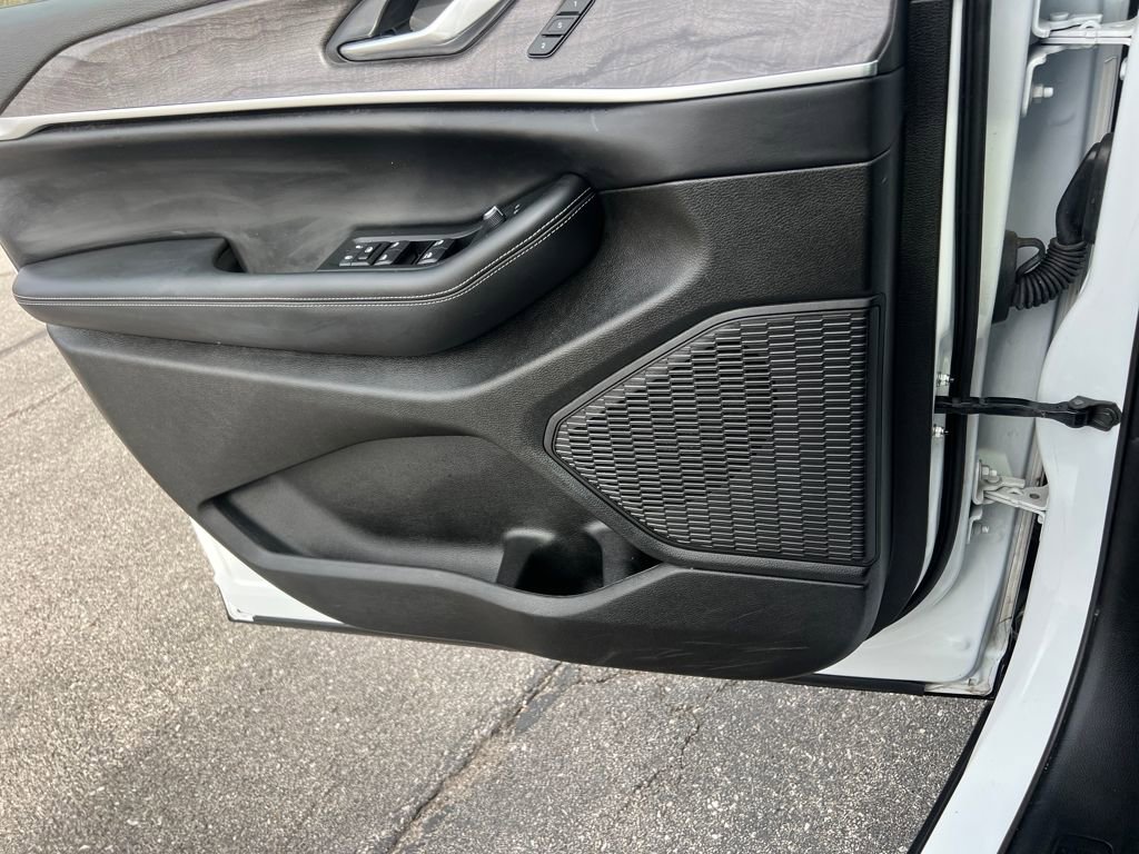 Used 2024 Jeep Grand Cherokee L Limited image 11