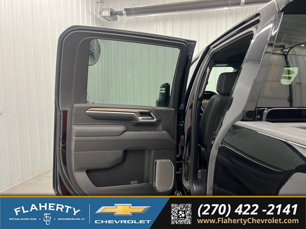 Used 2026 Chevrolet Silverado 2500 High Country w/ Midnight Edition AWD/4WD image 8