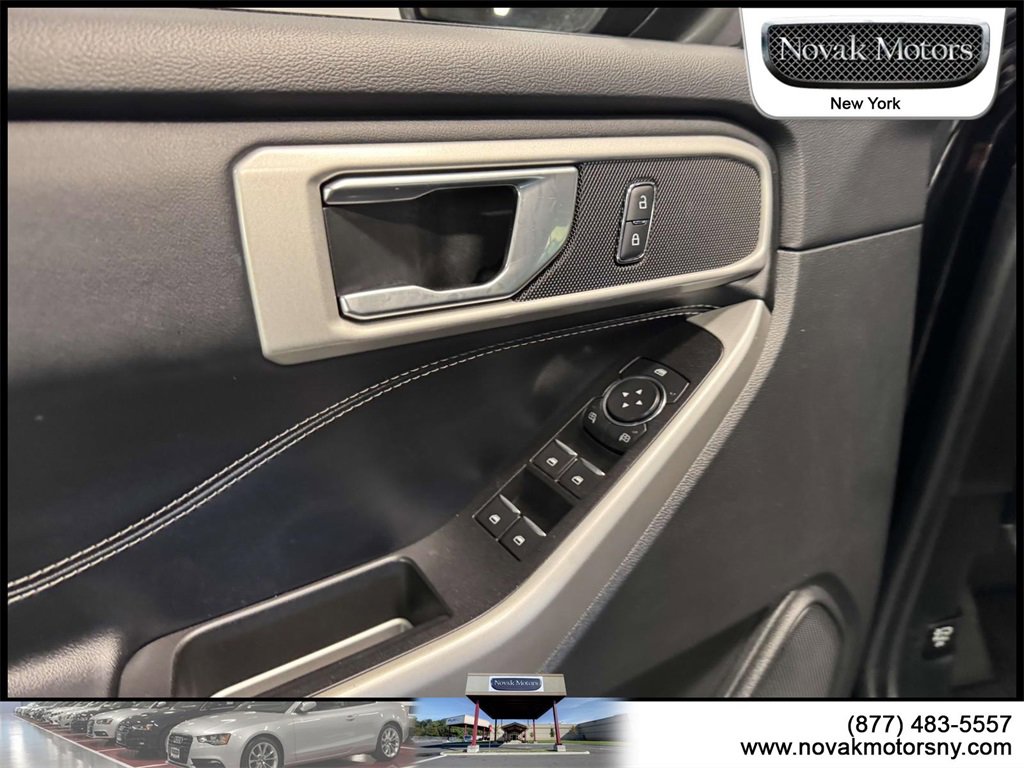 Used 2022 Ford Explorer XLT w/ Equipment Group 202A image 10