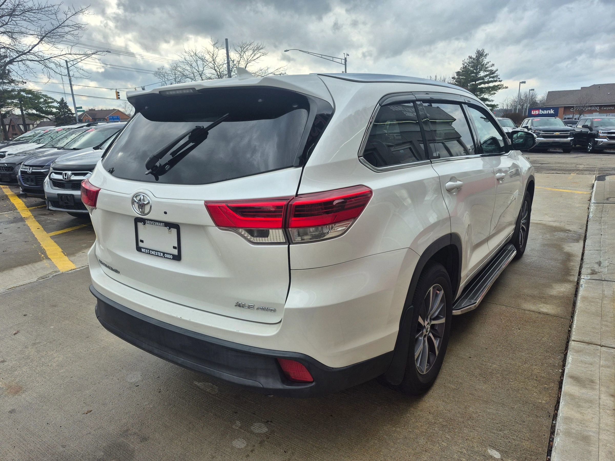 Used 2017 Toyota Highlander XLE image 6