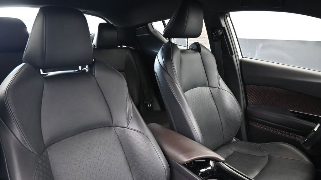 Used 2019 Toyota C-HR Limited FWD image 11