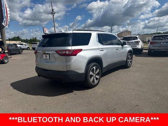 Used 2019 Chevrolet Traverse LT w/ LT Premium Package AWD/4WD image 3