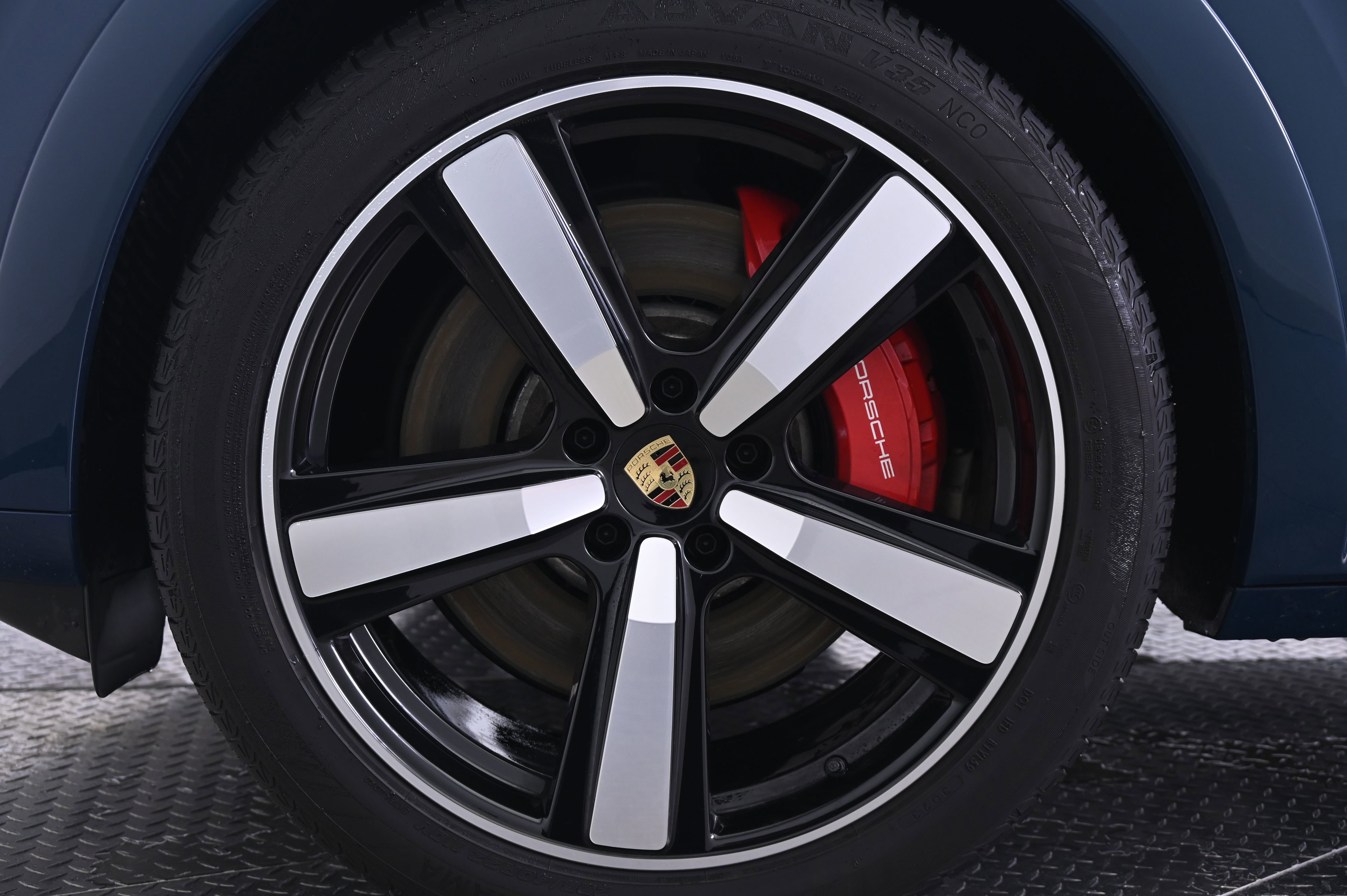 Certified 2024 Porsche Cayenne S image 11