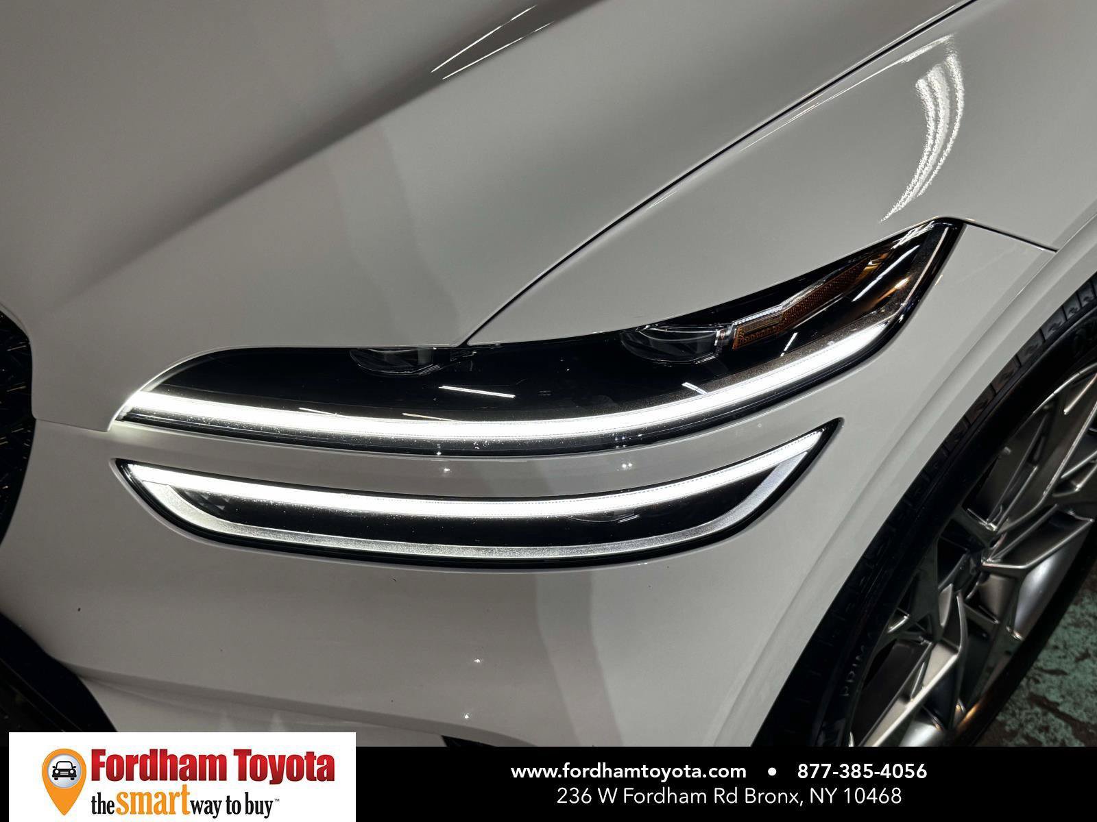 Used 2025 Genesis GV70 2.5T AWD/4WD image 8