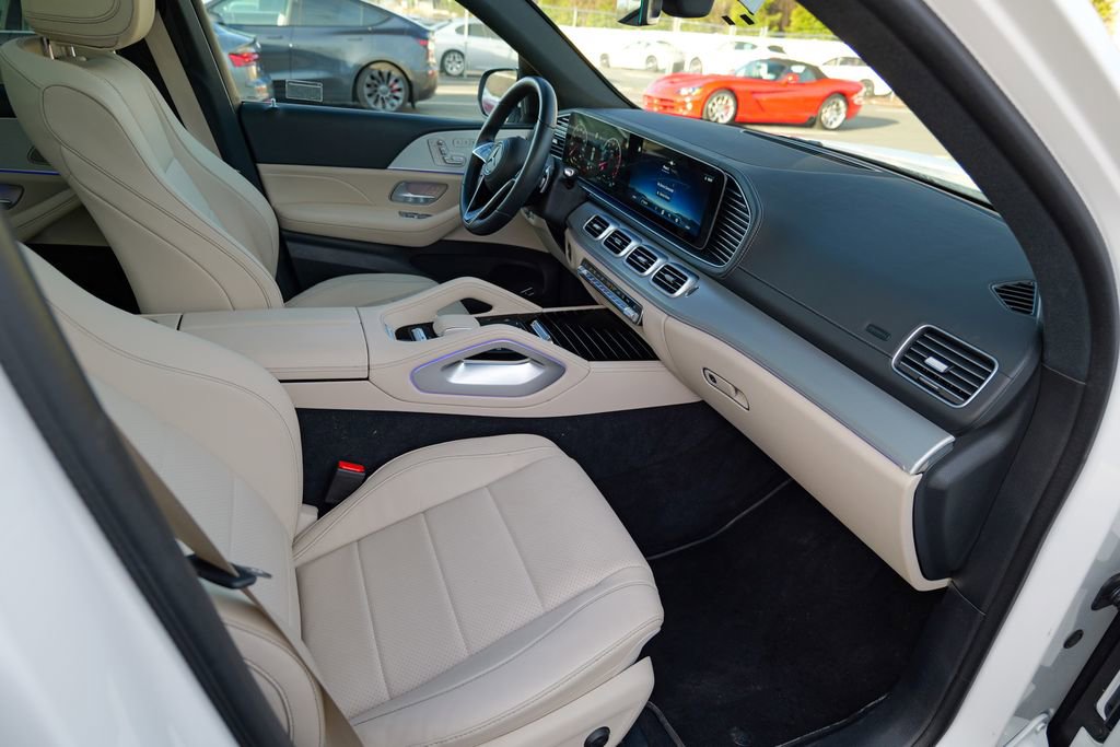 Used 2025 Mercedes-Benz GLS 450 4MATIC image 40