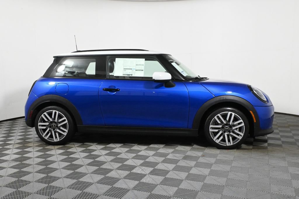 Used 2025 MINI Cooper 2-Door Hardtop image 8