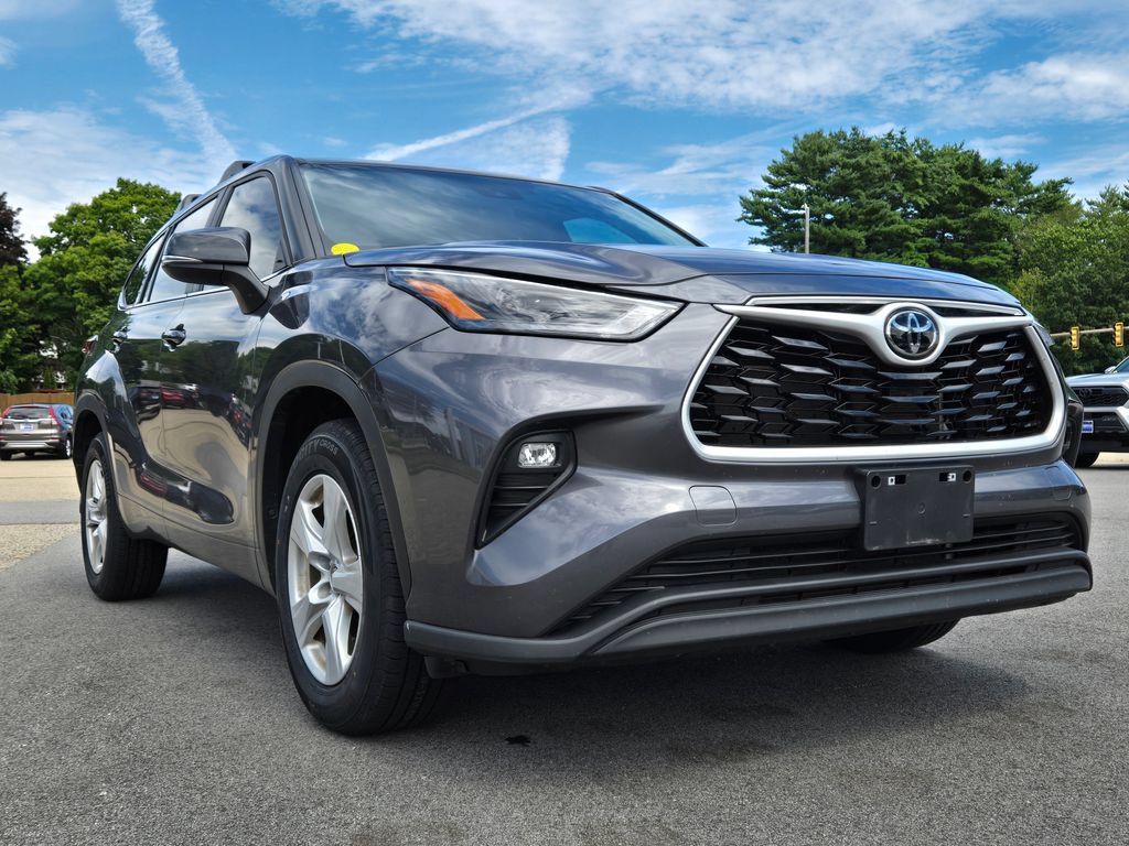 Used 2024 Toyota Highlander LE FWD image 8