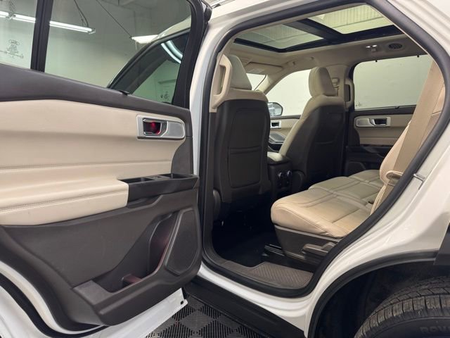Used 2020 Ford Explorer Platinum image 28
