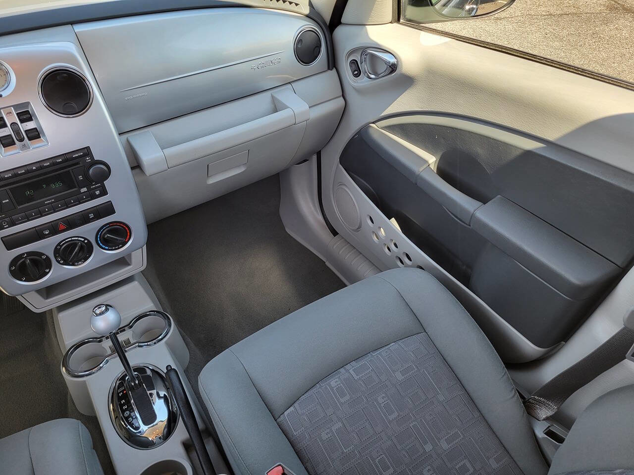 Used 2010 Chrysler PT Cruiser image 27